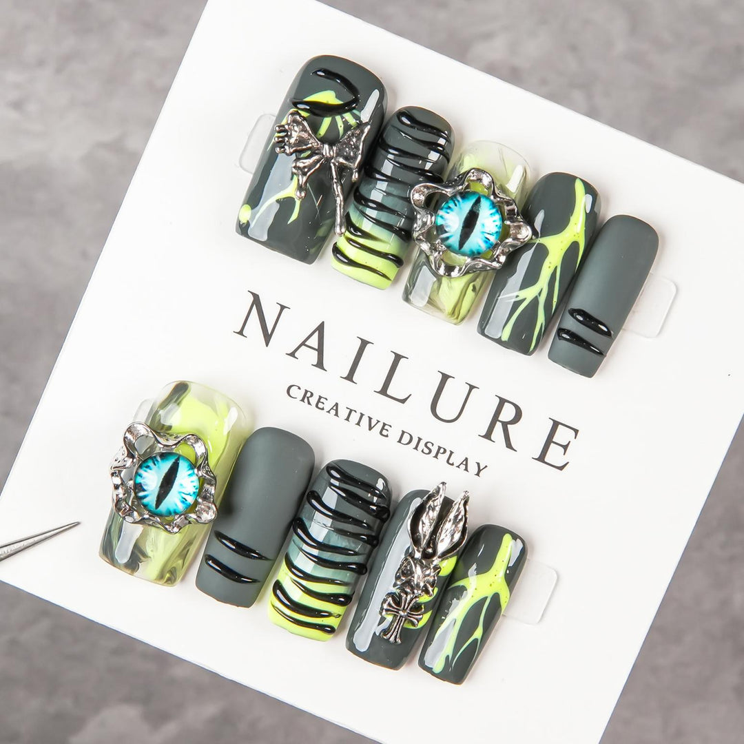 Künstlerisches Nageldesign-Set mit einzigartigen 3D-Designelementen