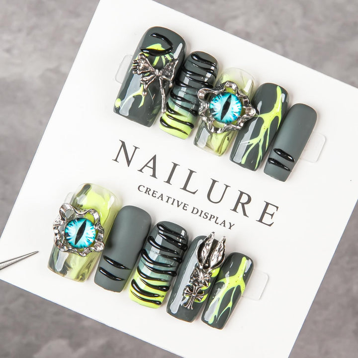Künstlerisches Nageldesign-Set mit einzigartigen 3D-Designelementen