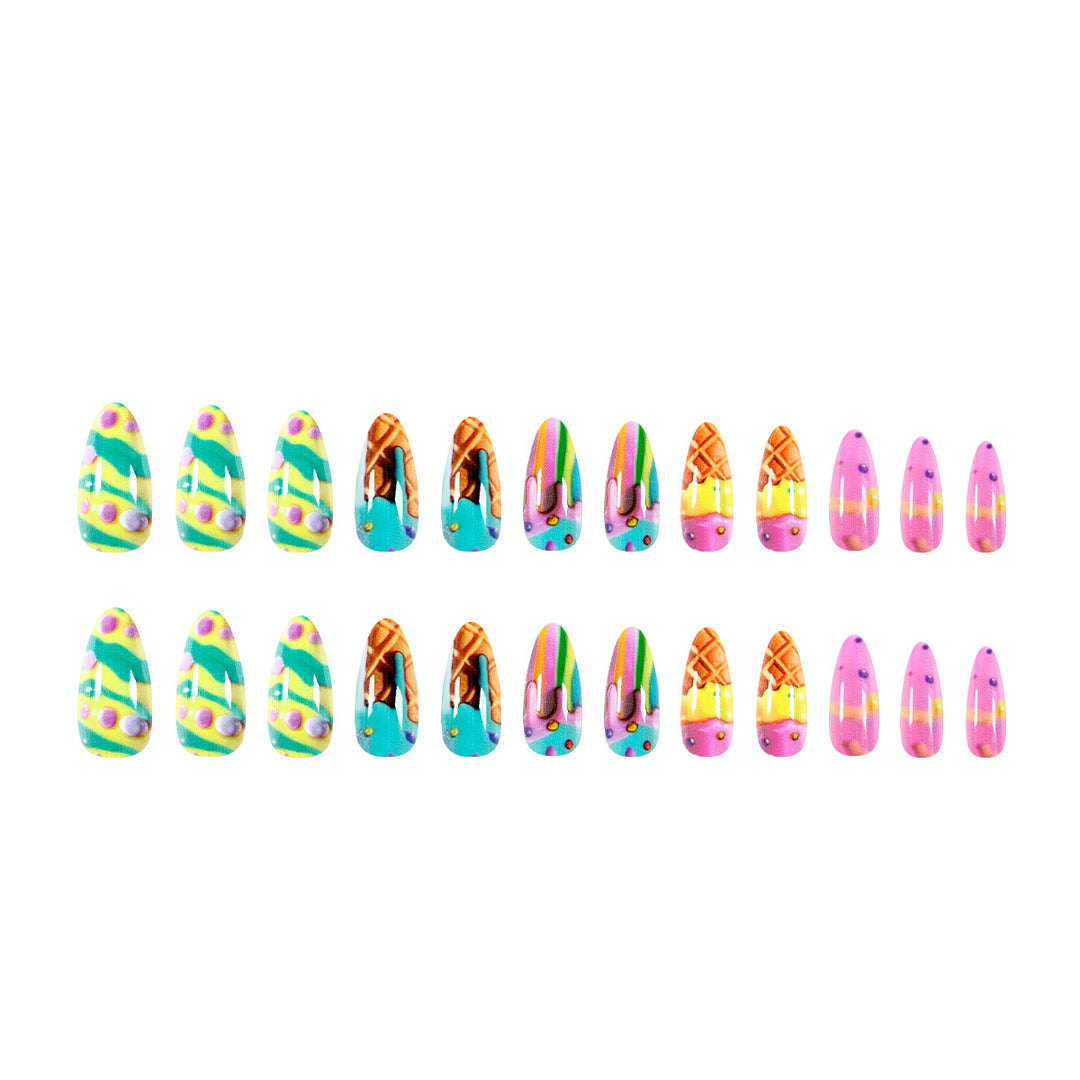 Kunstvolle Nagelkunst im Eiscreme-Design Karnz