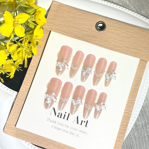 Elegantes mit Strass verziertes Press-On Nagel Set