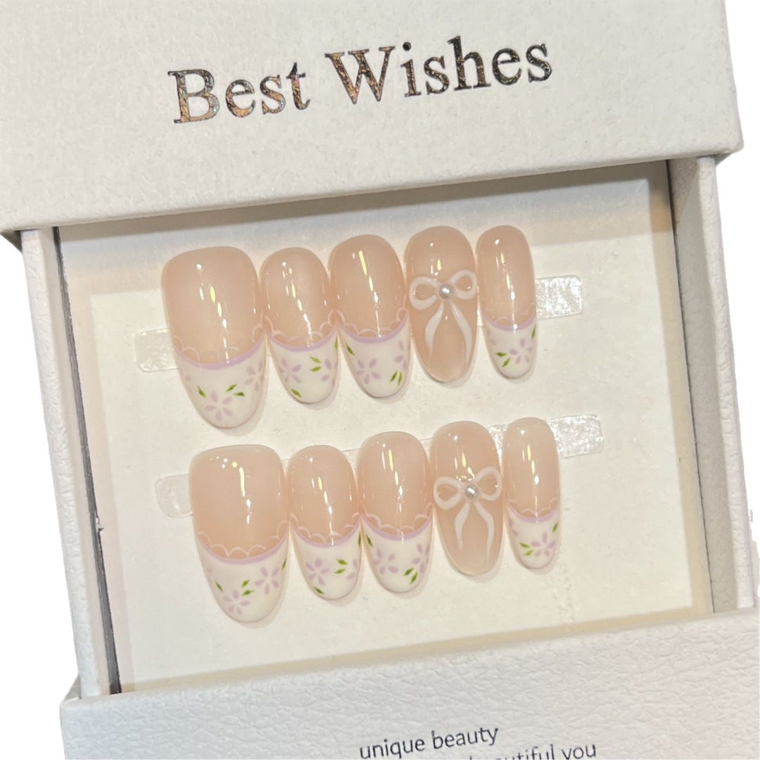 Dekoratives Press-On Nagelset mit floralem Schleifen-Design Karnz