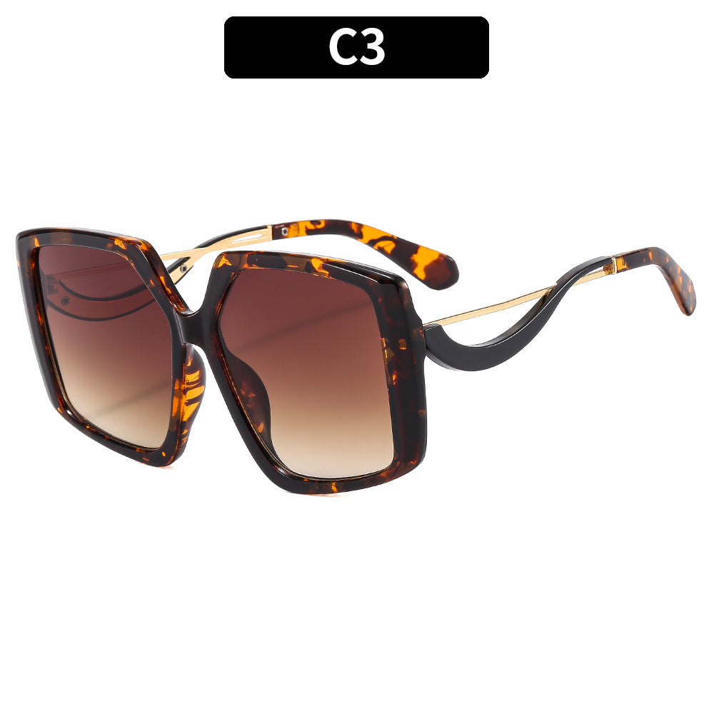 Oversized quadratische Sonnenbrille mit goldenen Akzenten