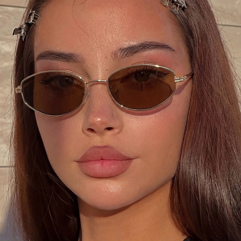 Damen modische Sonnenbrille im minimalistischen Ovaldesign Karnz
