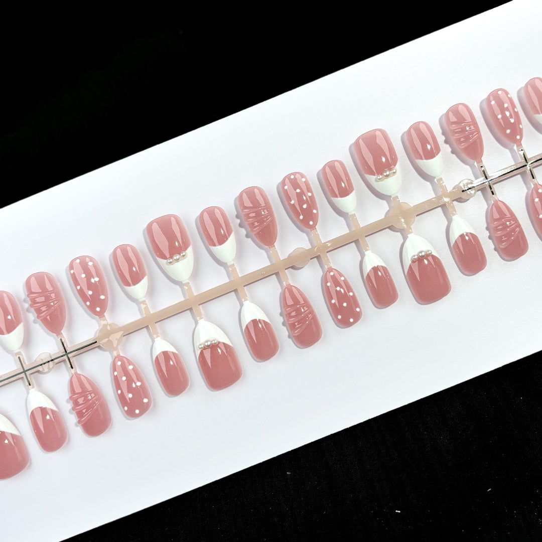 Elegantes Press-On Nagelkunstset mit einzigartigen Mustern