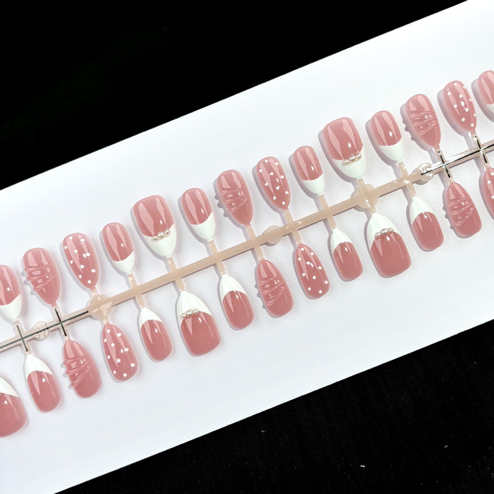 Elegantes Press-On Nagelkunstset mit einzigartigen Mustern