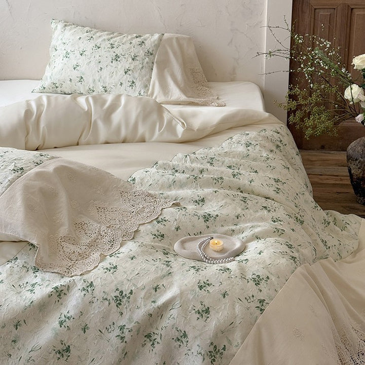 Bettwäsche-Garnitur aus Baumwoll-Leinen mit stonewashed Finish, Blumenjacquard und gehäkelter Spitzenkante