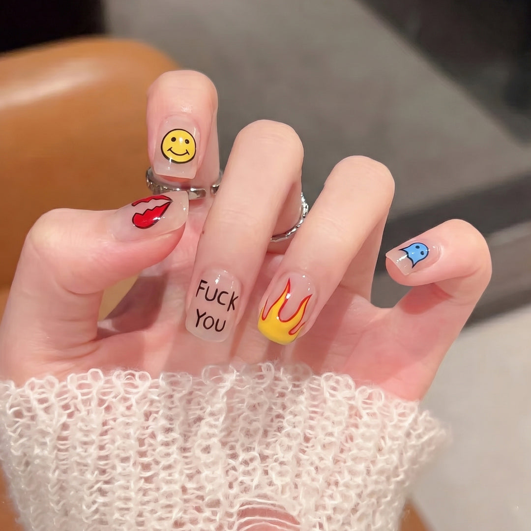 Künstlerisches Press-On-Nagelset mit einzigartigen grafischen Designs Karnz