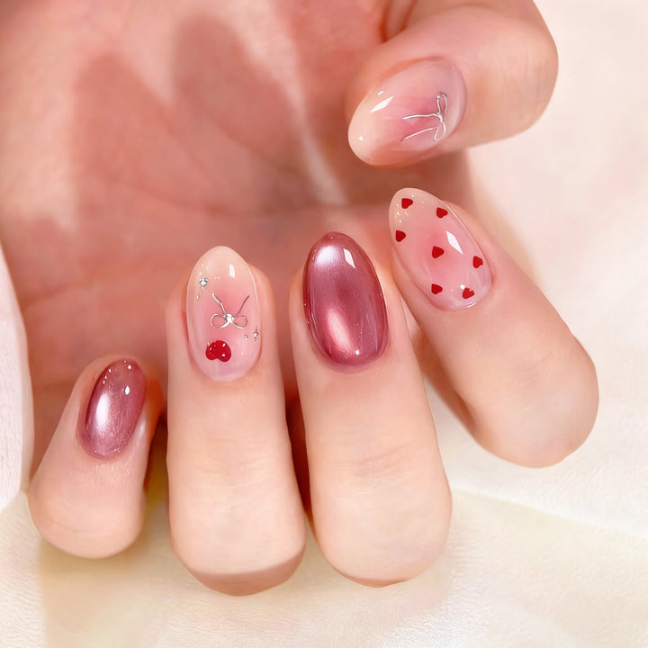 Elegante Kunstnagel-Kollektion mit Glitzermotiven Karnz
