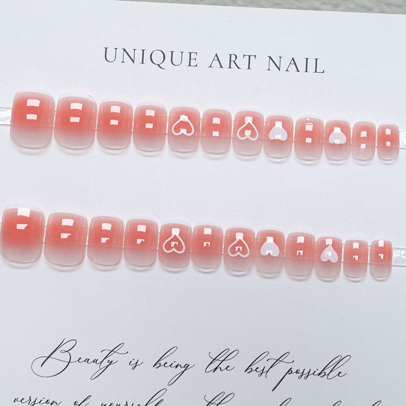 Dekorative Herz Nagelkunst
