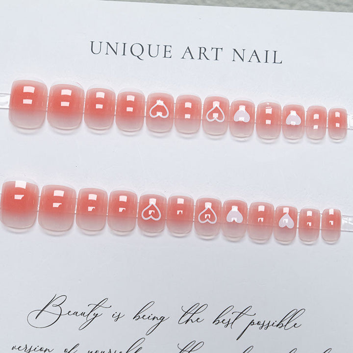 Dekorative Herz Nagelkunst