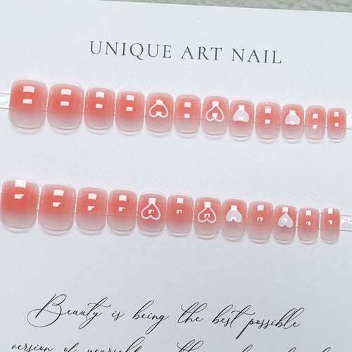 Dekorative Herz Nagelkunst