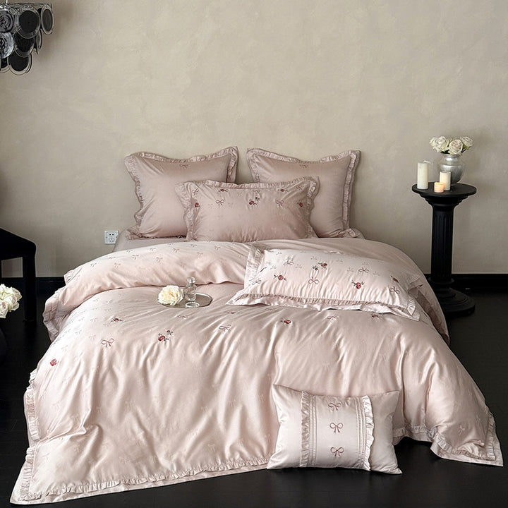 Luxuriöse Satin-Bettwäsche Garnitur mit Zarter Blumenstickerei und Volant