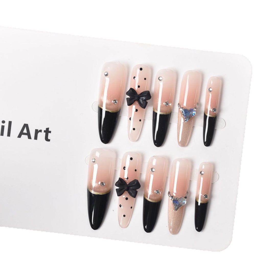 Elegante spitze Press-On-Nagelerweiterungen Karnz
