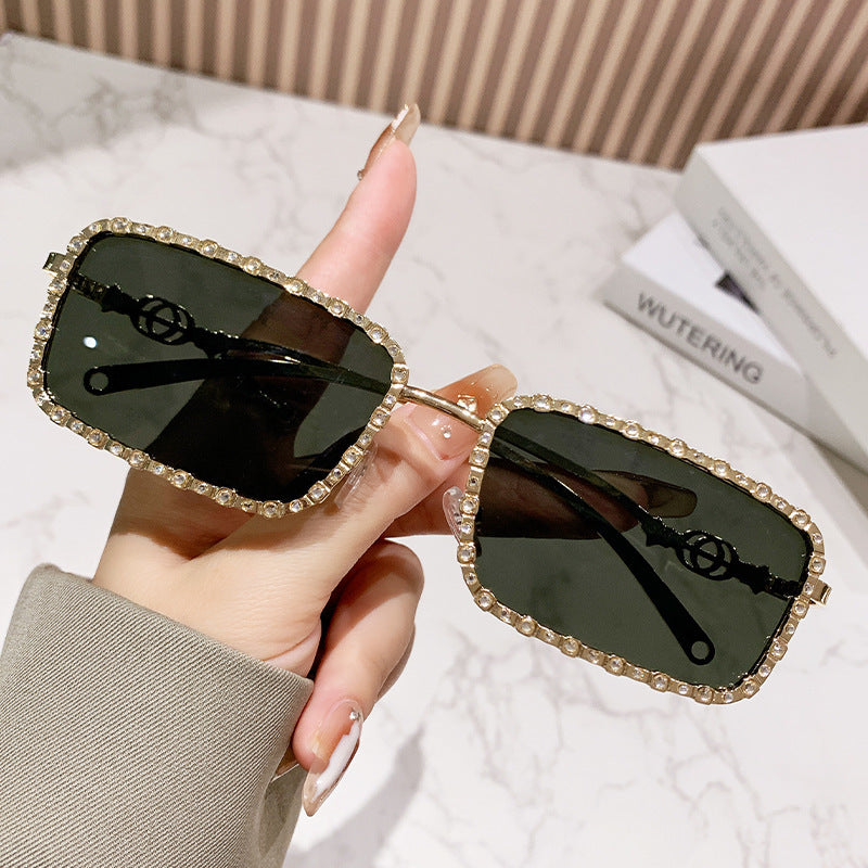 Damen elegante quadratische Sonnenbrille mit luxuriösem Strassrahmen Karnz