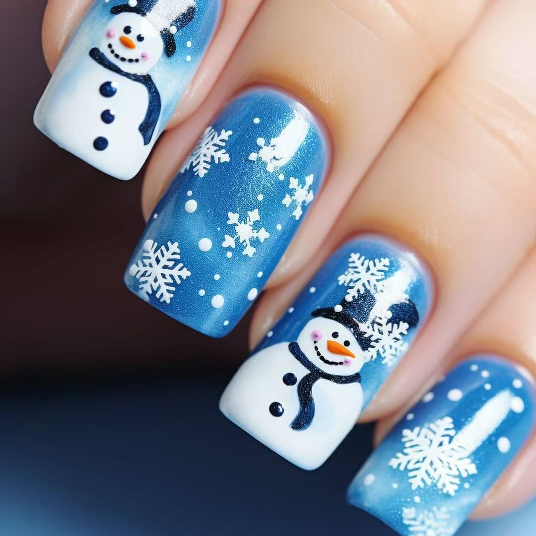 Kunstnägel mit winterlichem Schneemann-Design Karnz