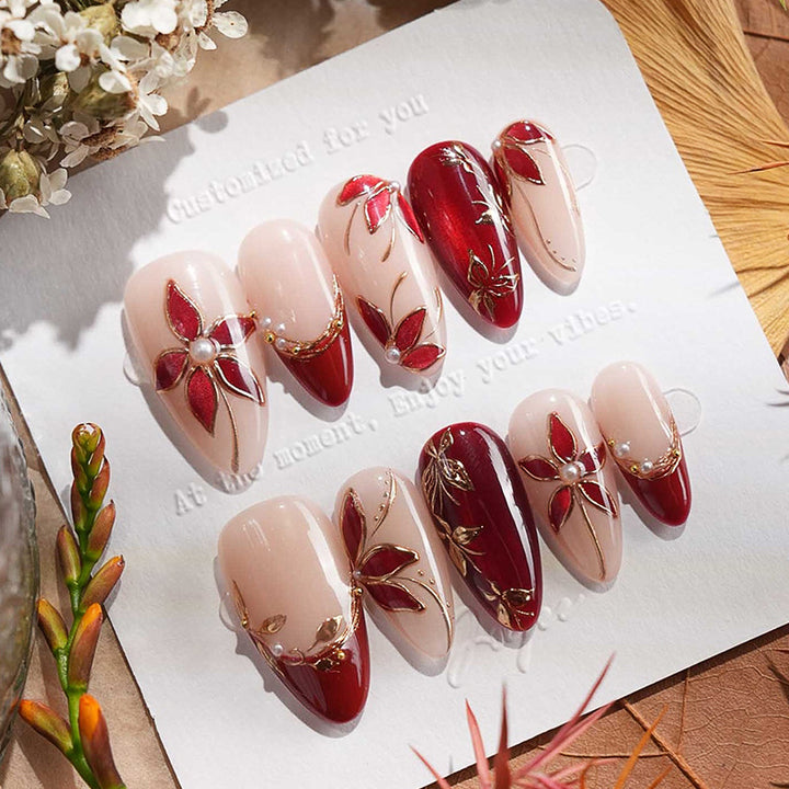 Elegantes Druck-On-Nagelset mit floralem und gem-ähnlichem Akzent Karnz