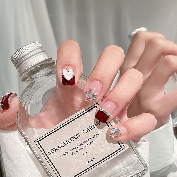 Künstlerisches Press-On Nagelkunst Set mit Herz- und Sterndesigns