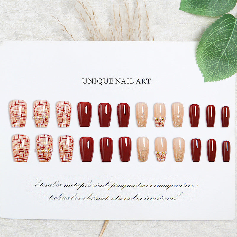 Kunstnagelset mit glamourösen Glitzer- und Texturalen Akzenten Karnz