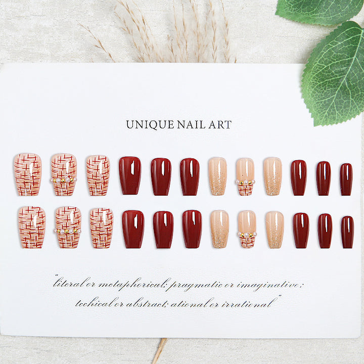 Kunstnagelset mit glamourösen Glitzer- und Texturalen Akzenten Karnz