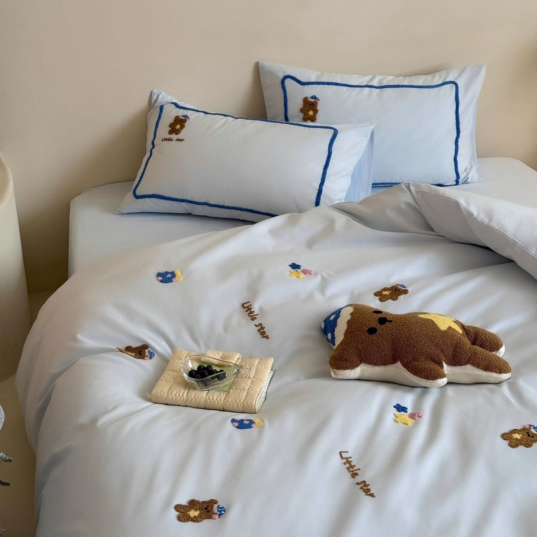 Kinder-Bettwäsche-Set mit Chenille-Teddystickerei und Kontrastkeder