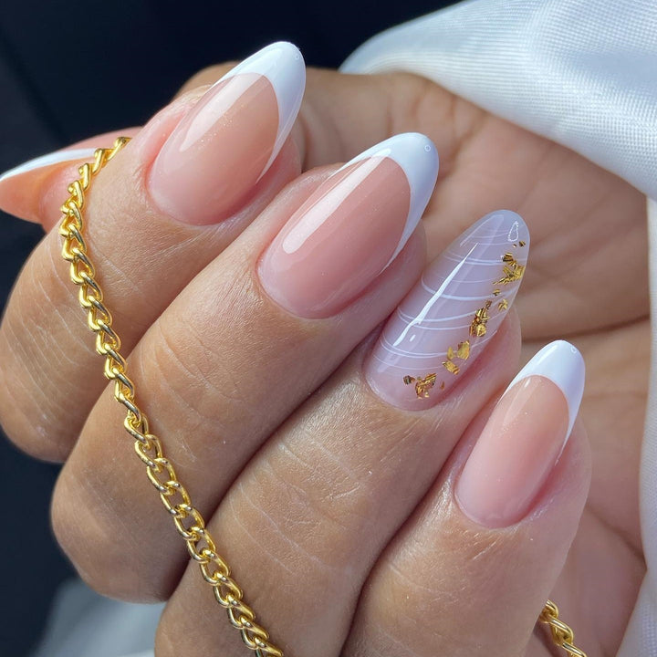 Elegante, mandelförmige Nagelverlängerungen Karnz