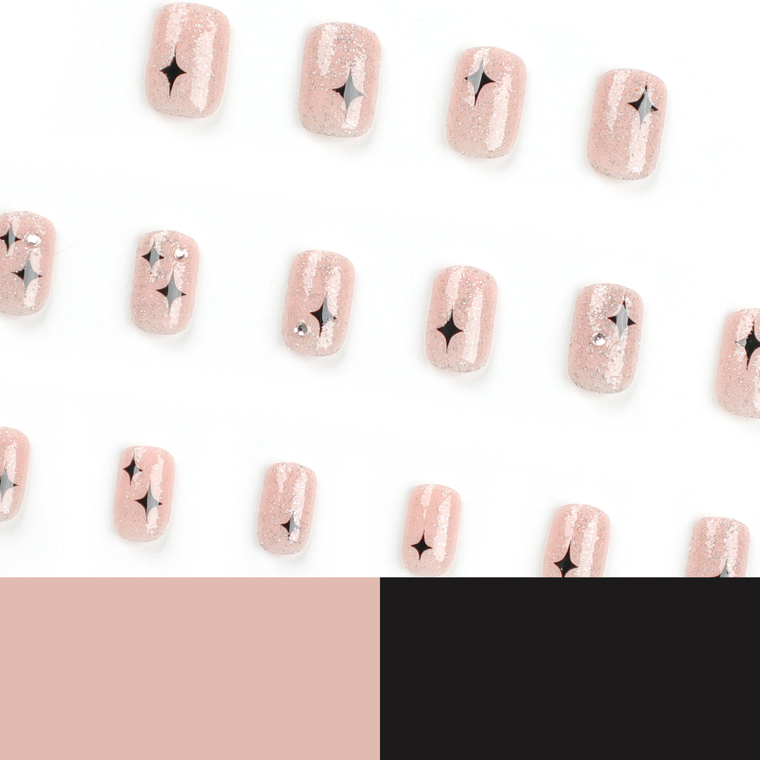 Kunstvolle Nagelverlängerungen mit Glitzer- und Sternenmuster Karnz