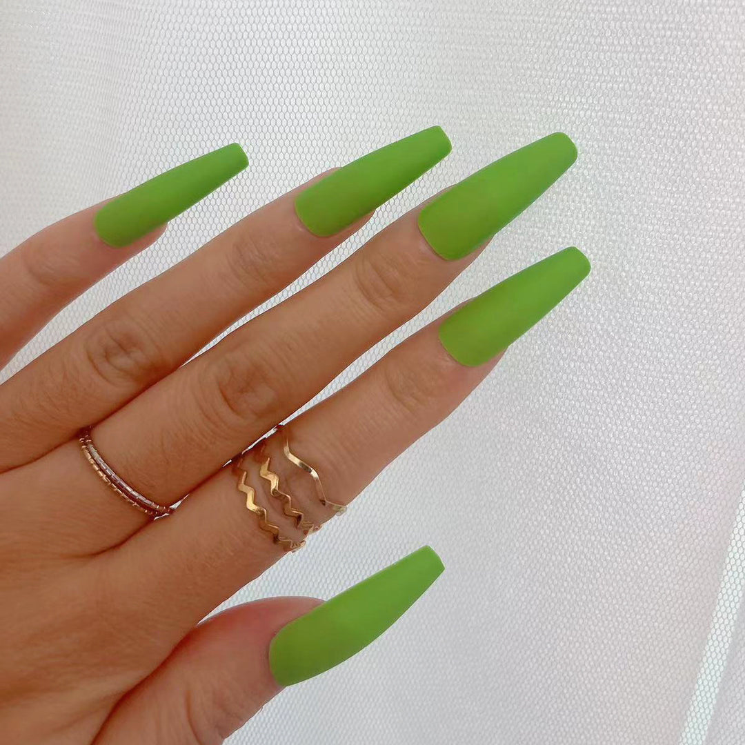Kunstnagelspitzen im modernen Stil Karnz