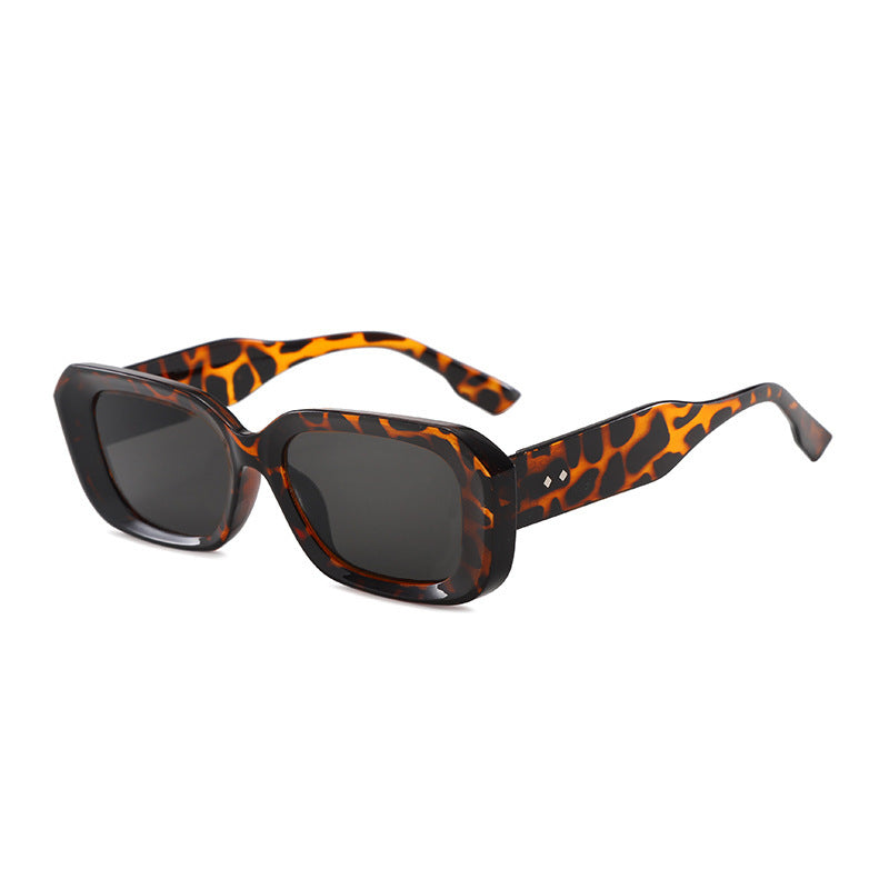 Damen Modische Oversized-Sonnenbrille mit hochwertigem Kunststoffrahmen Karnz