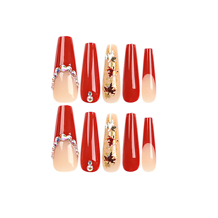 Glamouröse Acryl-Nägel mit Blätter-Design und Glitzerakzenten Karnz