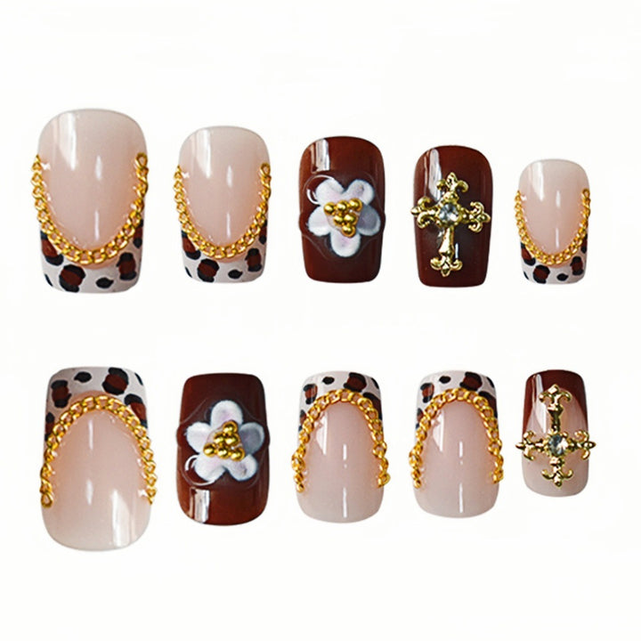 Blumenverzierte Nagelkunstverlängerungen Karnz