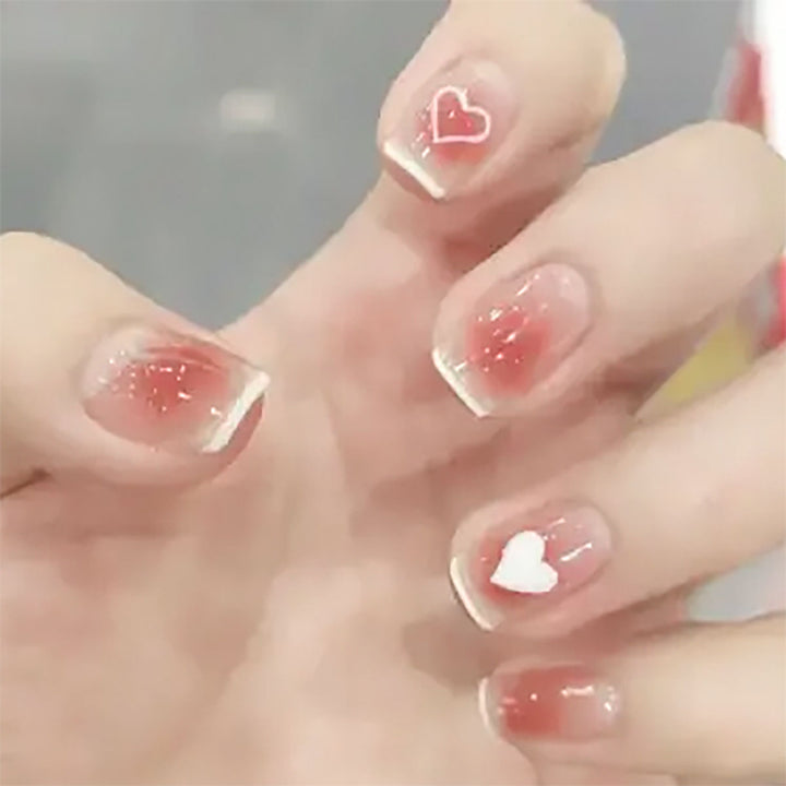 Dekorative Herz Nagelkunst