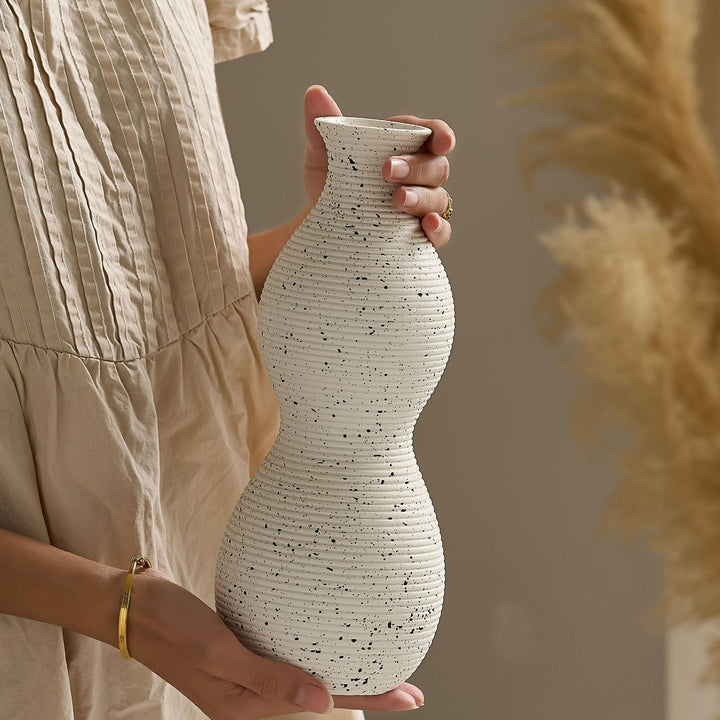 Elegante und Kunstvolle Keramikvase Karnz