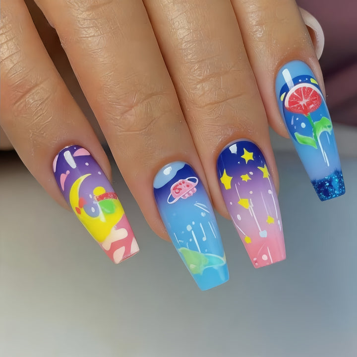 Glamouröse Kunstnägel mit Bunten 3D-Motiven Karnz