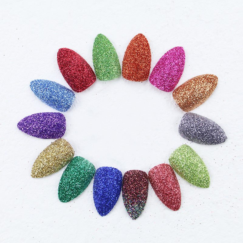 Glitzernde mandelförmige Press-On Nagelspitzen Karnz