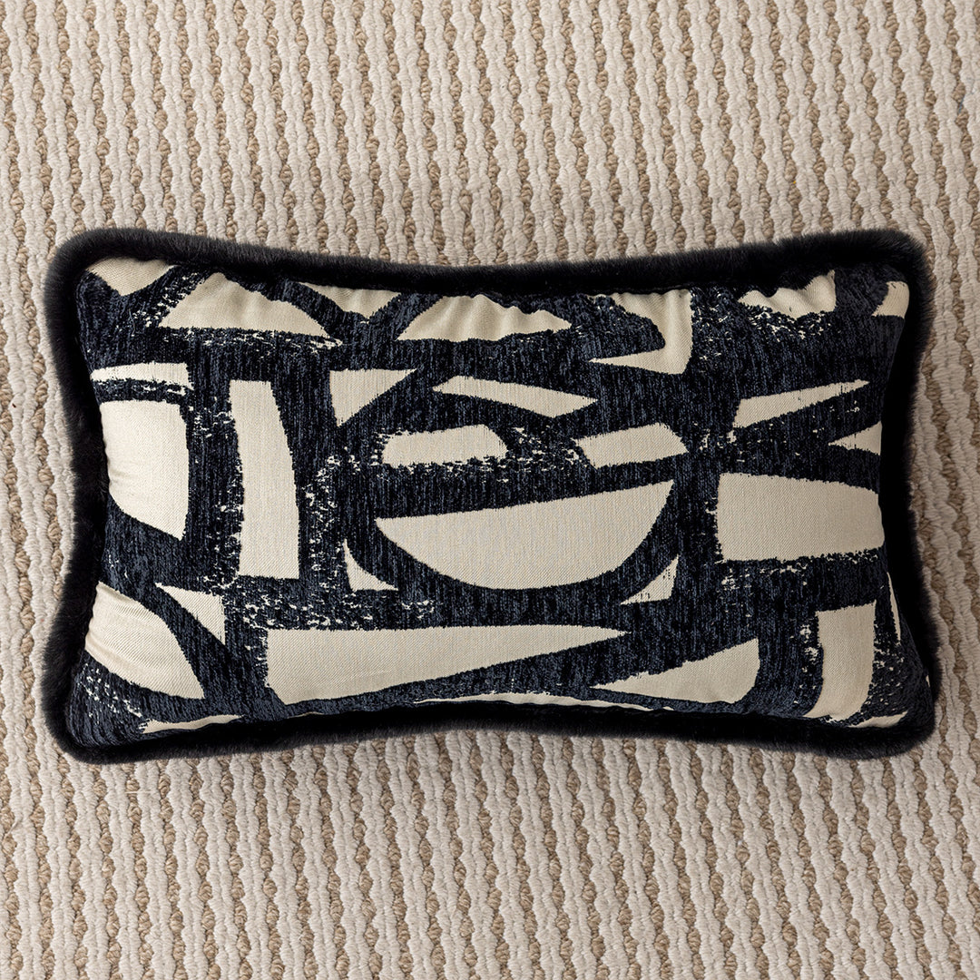 Designer Dekokissen mit abstraktem Muster