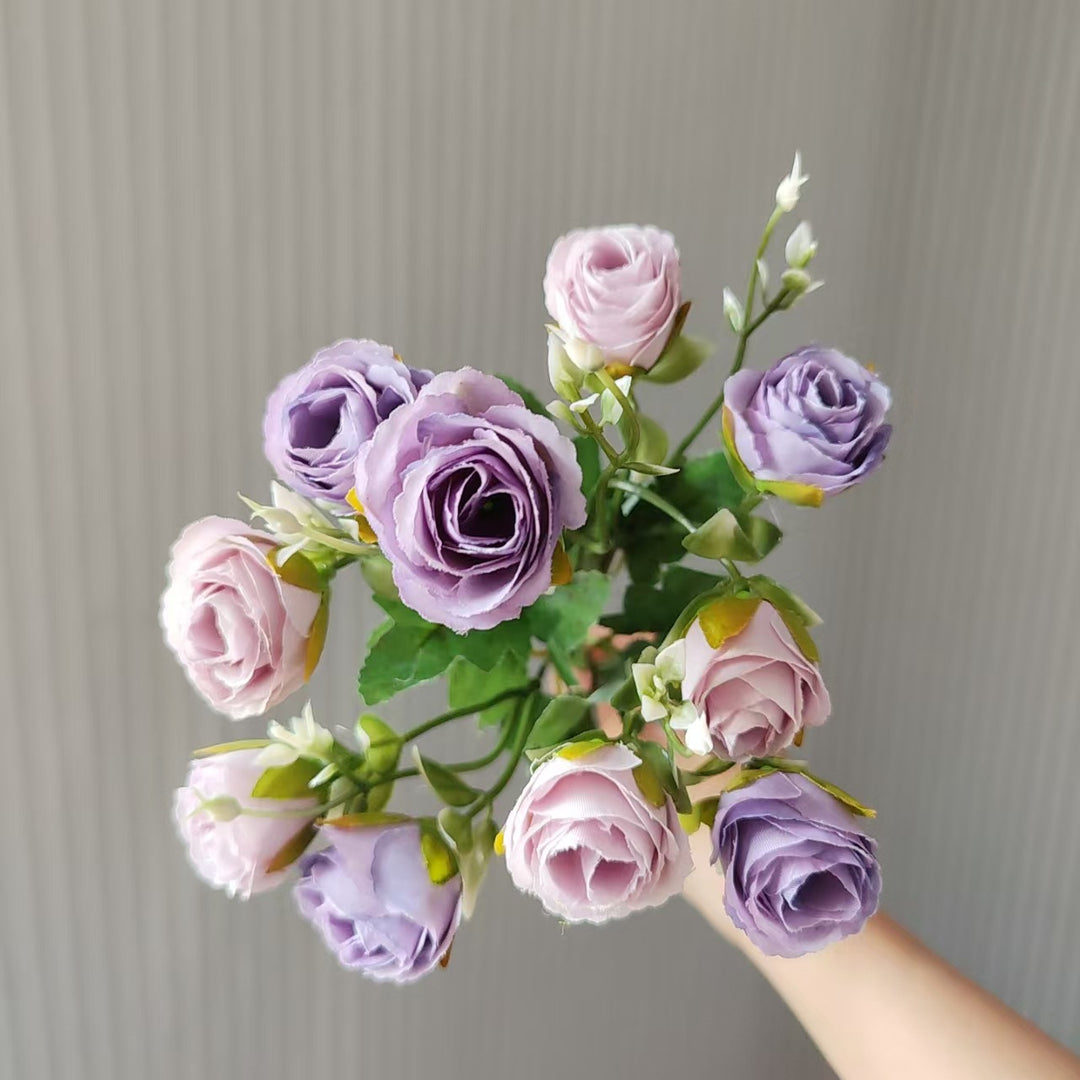 Stylischer handgemachter künstlicher Rosenstrauß