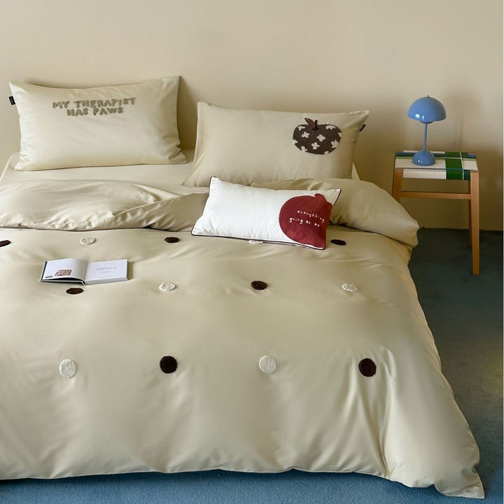 Bettwäsche-Set aus feinem Baumwollsatin mit gestickten Tupfen- und Apfel-Applikationen