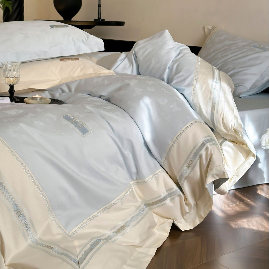 Premium-Bettwäscheset aus Baumwollsatin mit dezentem Schmetterlings‑Jacquard und Zierkeder