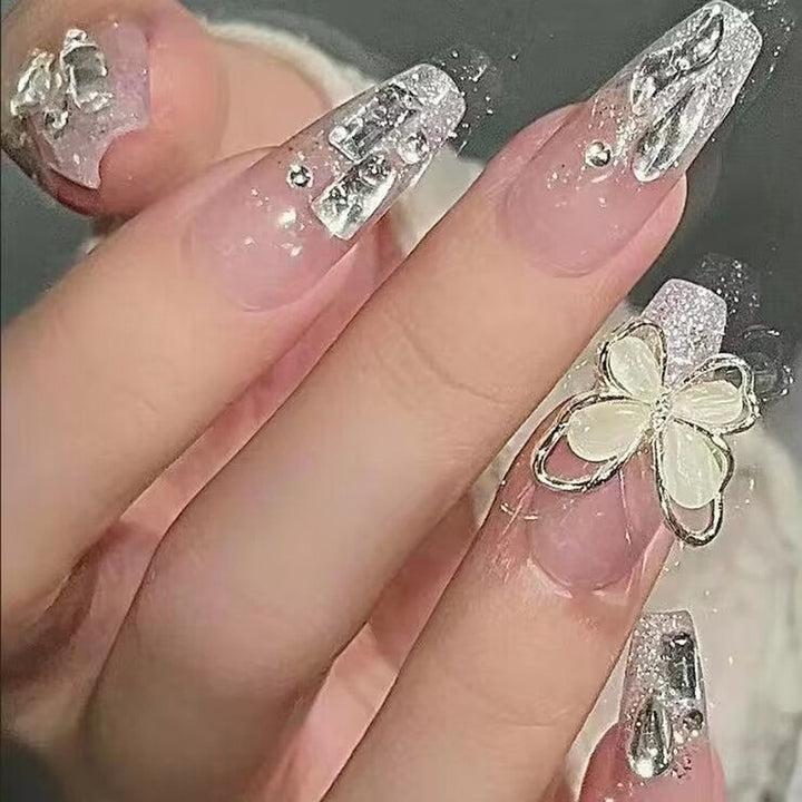 Kunstnägel Set mit Eleganter Schmetterlingsverzierung Karnz
