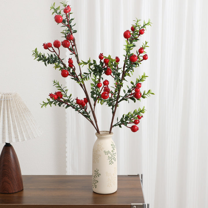 Künstlicher Zweig mit leuchtenden roten Beeren Karnz