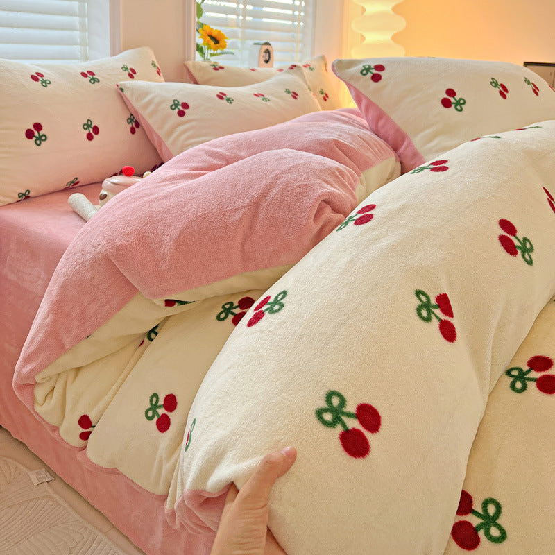 Verspielt blumenmusterte Fleece-Decke