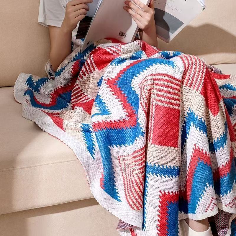 Geometrisch gemustertes Strickwurfdecke