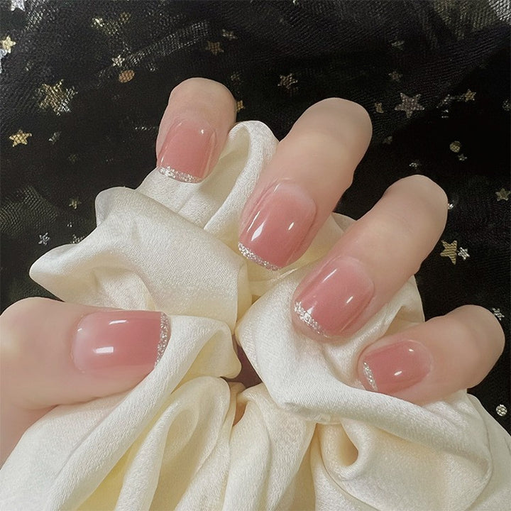 Glamouröse Kunstfingernägel mit Mond- und Sternmotiv Karnz