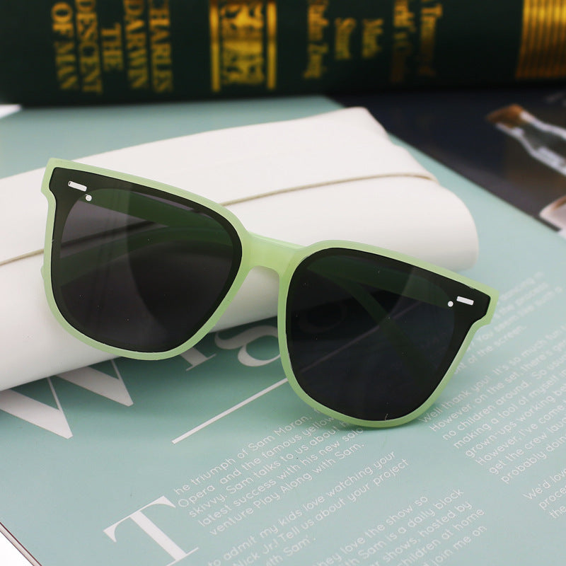 Damen moderne Sonnenbrille mit filigranem Rahmen und UV-Schutz Karnz