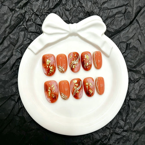 Künstlerisches Press-On Nagelkunstset mit eleganten Blätterakzenten
