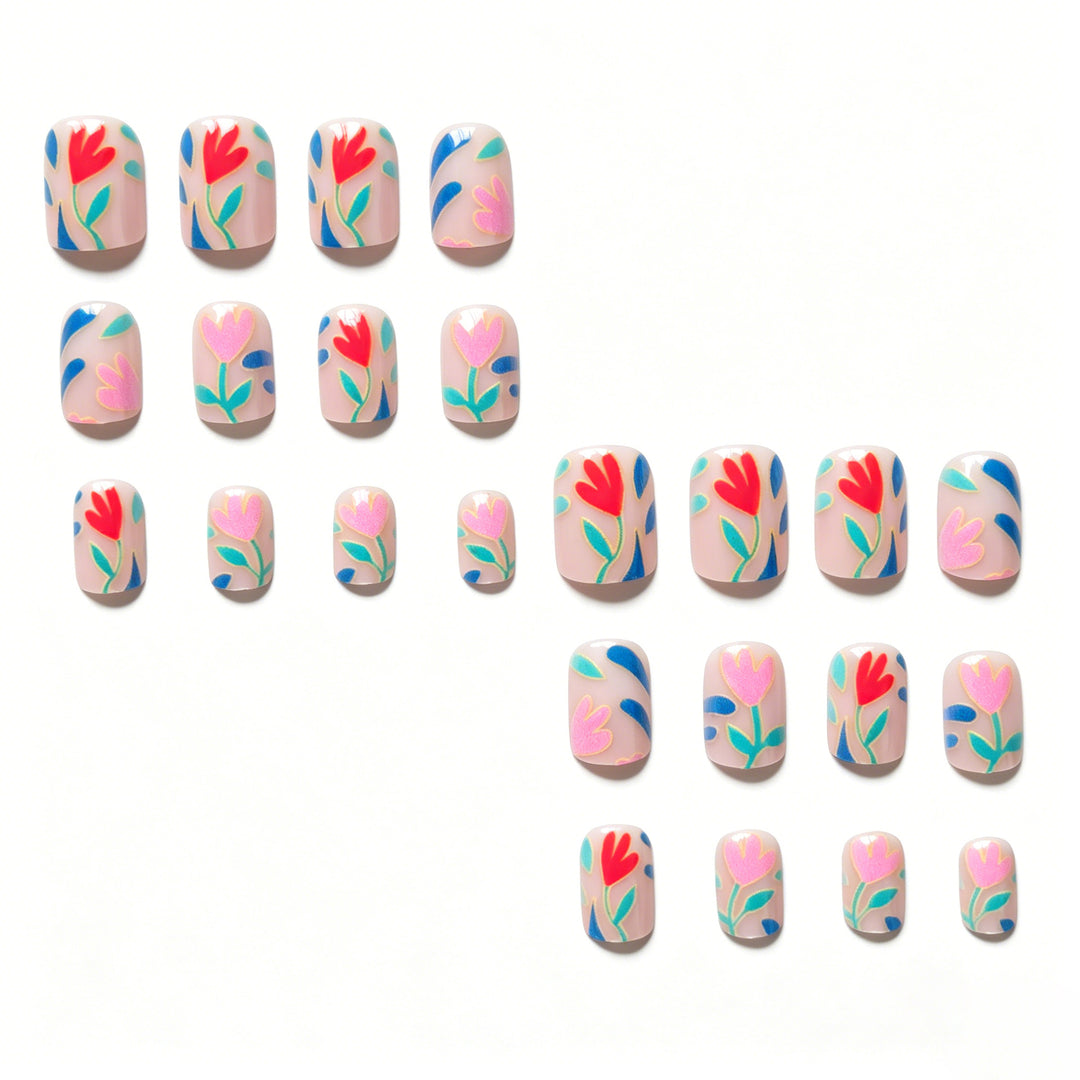 Künstlerisches Floral-Nageldesign