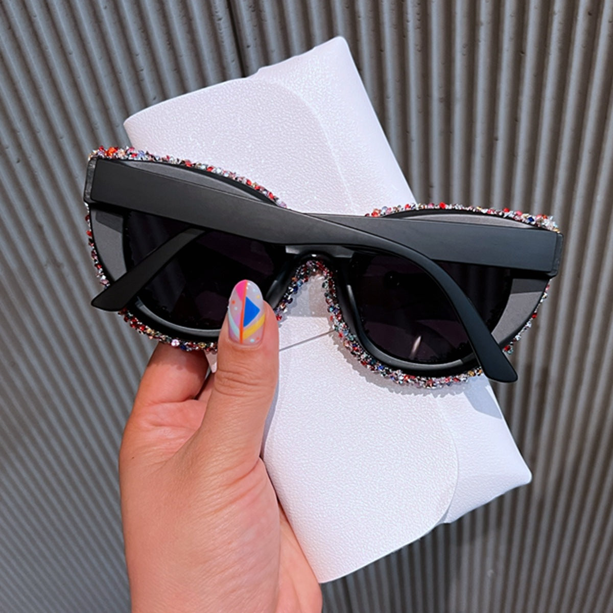 Damen Designer Sonnenbrille mit Strassdetails Karnz