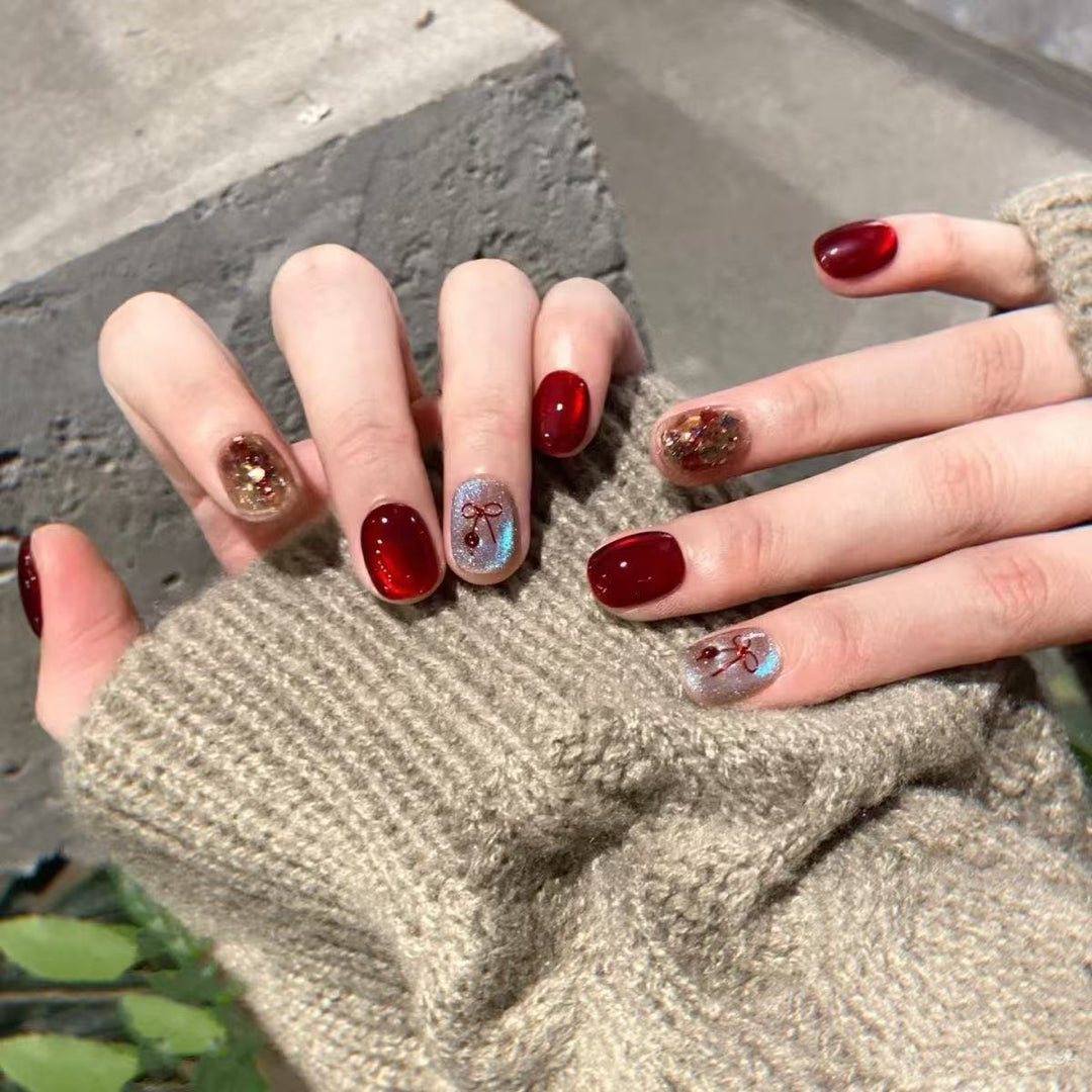 Künstlerische Nageldesign-Erweiterungen