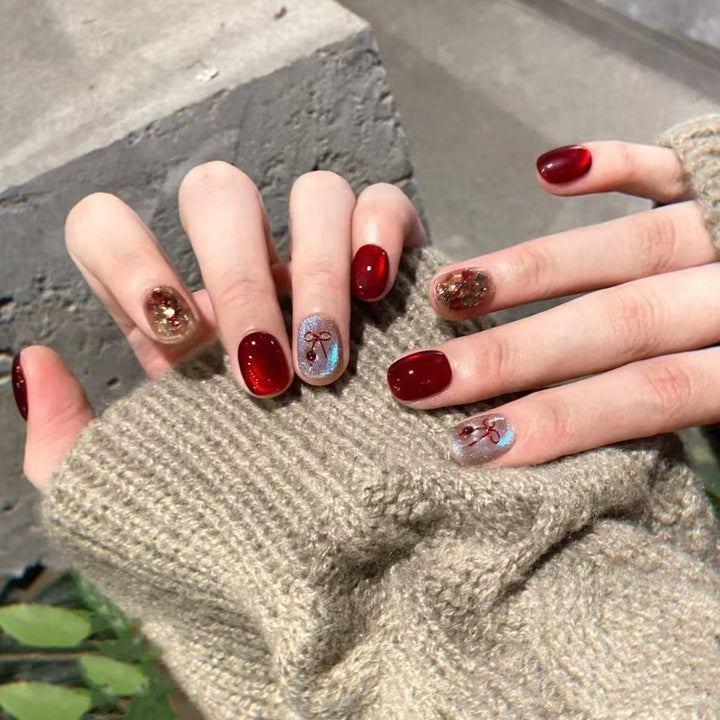 Künstlerische Nageldesign-Erweiterungen