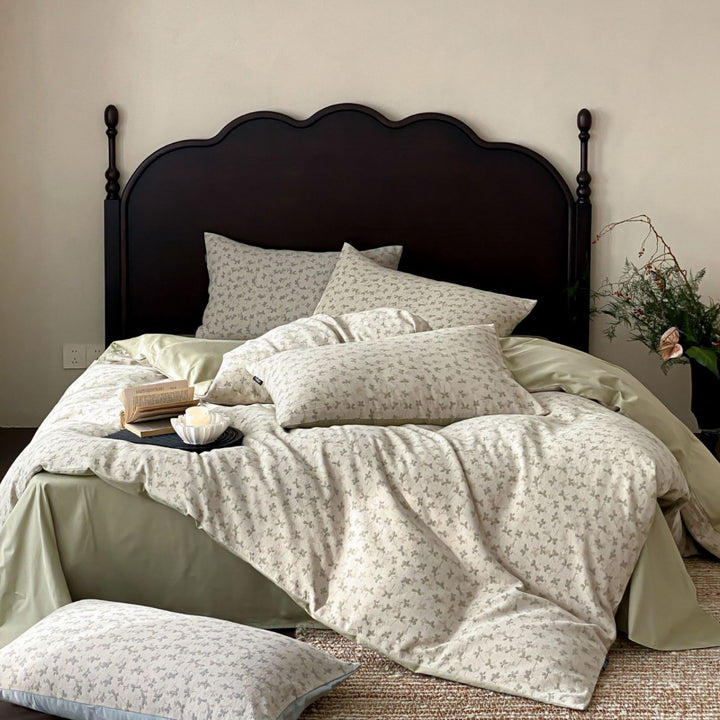 Leichtes Baumwollsatin Bettbezug Set mit Mini Botanischem Allover Druck und Wendemuster Uni Rückseite